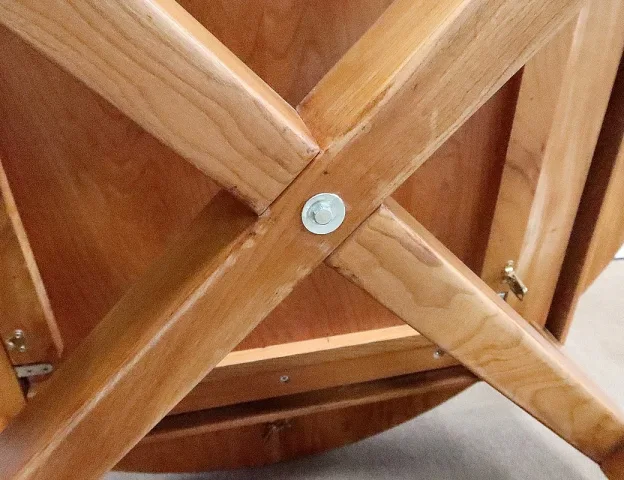AUSZIEHBARER ULME-TISCH