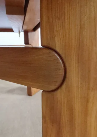 AUSZIEHBARER ULME-TISCH