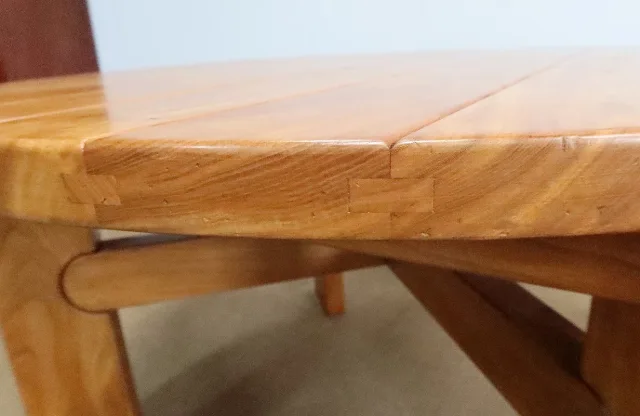 AUSZIEHBARER ULME-TISCH