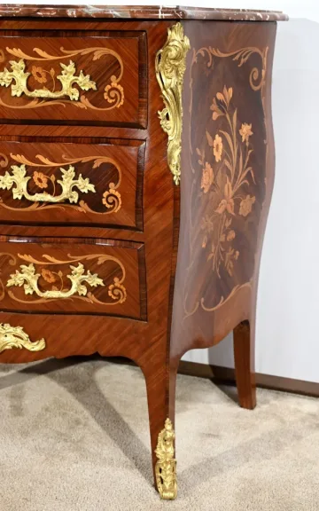 Petite Commode-Tombeau en Palissandre et Bois de Violette, style Transition Louis XIV Louis XV – Début XXe