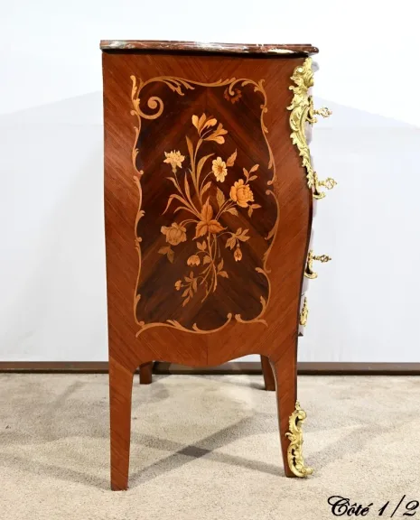 Petite Commode-Tombeau en Palissandre et Bois de Violette, style Transition Louis XIV Louis XV – Début XXe