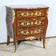 Petite Commode-Tombeau en Palissandre et Bois de Violette, style Transition Louis XIV Louis XV – Début XXe