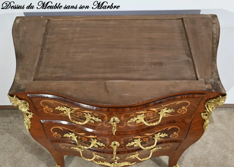 Petite Commode-Tombeau en Palissandre et Bois de Violette, style Transition Louis XIV Louis XV – Début XXe