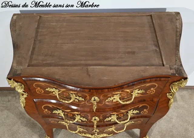 Petite Commode-Tombeau en Palissandre et Bois de Violette, style Transition Louis XIV Louis XV – Début XXe