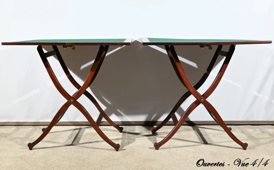 Paire de Tables de Jeux en Acajou, estampillées H.J. Linton – 1920