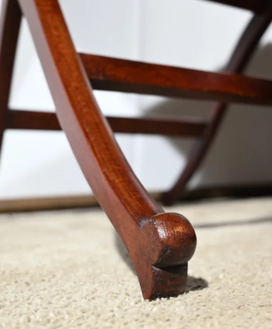 Paire de Tables de Jeux en Acajou, estampillées H.J. Linton – 1920