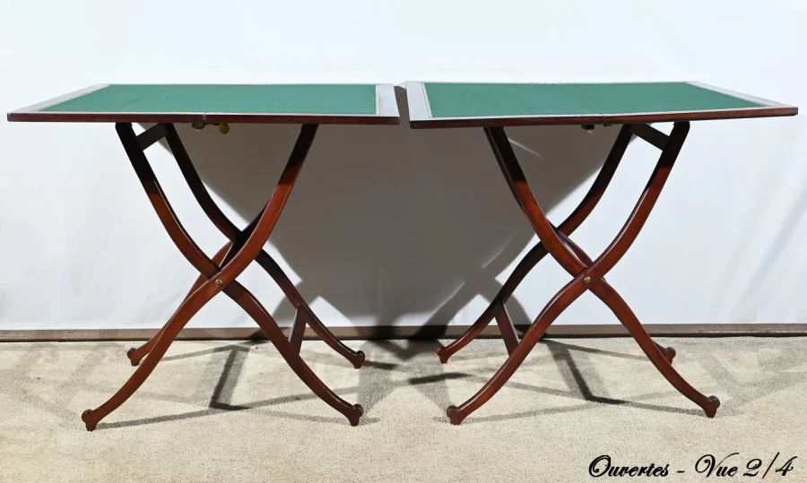 Paire de Tables de Jeux en Acajou, estampillées H.J. Linton – 1920