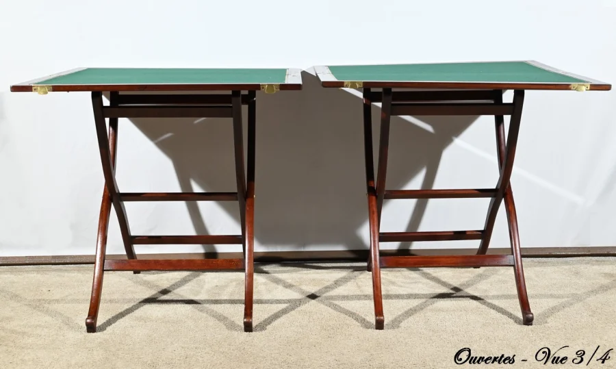 Paire de Tables de Jeux en Acajou, estampillées H.J. Linton – 1920