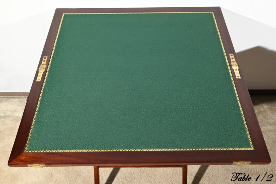 Paire de Tables de Jeux en Acajou, estampillées H.J. Linton – 1920