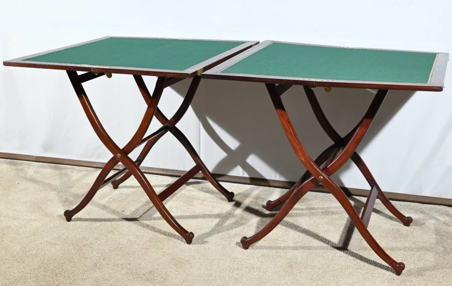 Paire de Tables de Jeux en Acajou, estampillées H.J. Linton – 1920