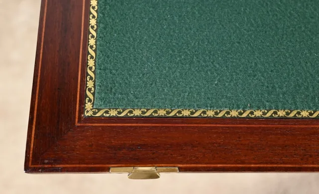 Paire de Tables de Jeux en Acajou, estampillées H.J. Linton – 1920