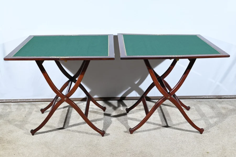 Paire de Tables de Jeux en Acajou, estampillées H.J. Linton – 1920