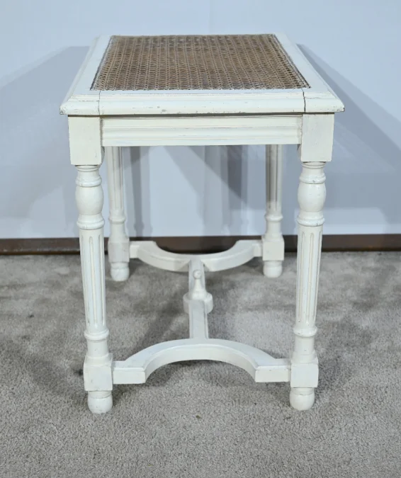 Petit Siège Rectangulaire en Bois réchampi, style Louis XVI – 1920