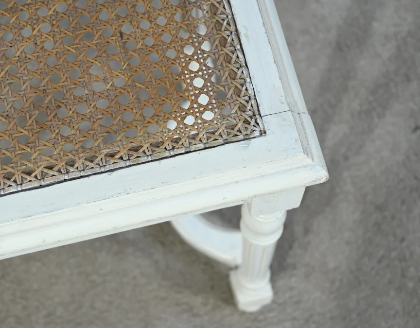 Petit Siège Rectangulaire en Bois réchampi, style Louis XVI – 1920