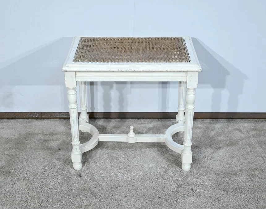 Petit Siège Rectangulaire en Bois réchampi, style Louis XVI – 1920