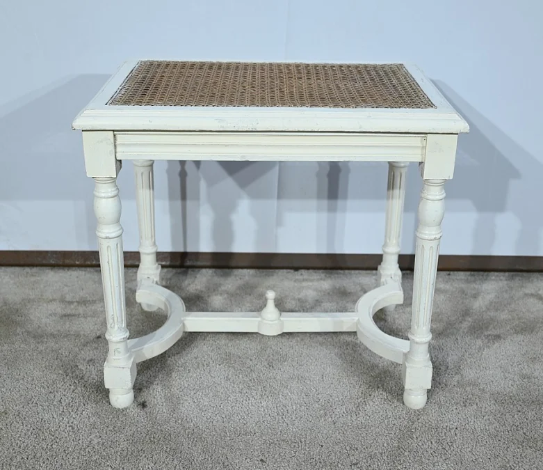 Petit Siège Rectangulaire en Bois réchampi, style Louis XVI – 1920