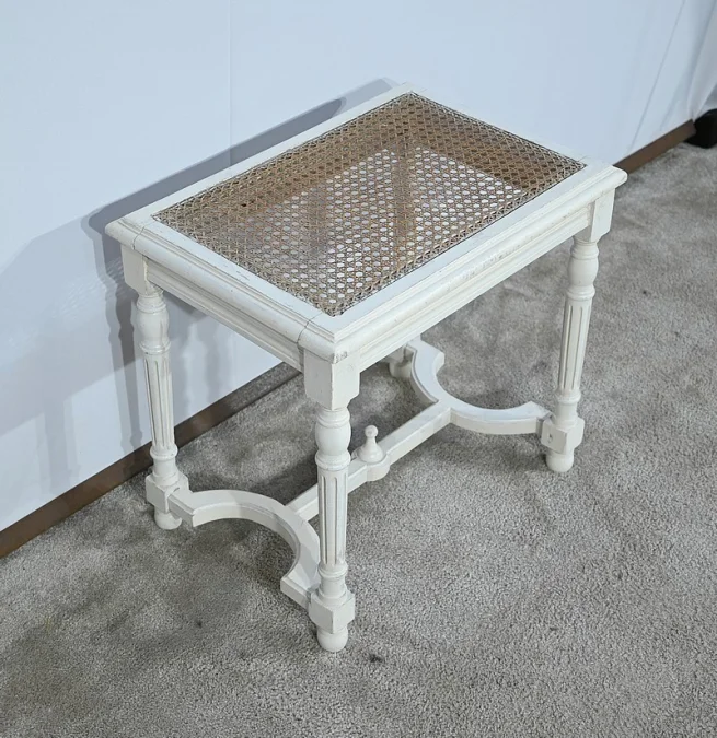 Petit Siège Rectangulaire en Bois réchampi, style Louis XVI – 1920