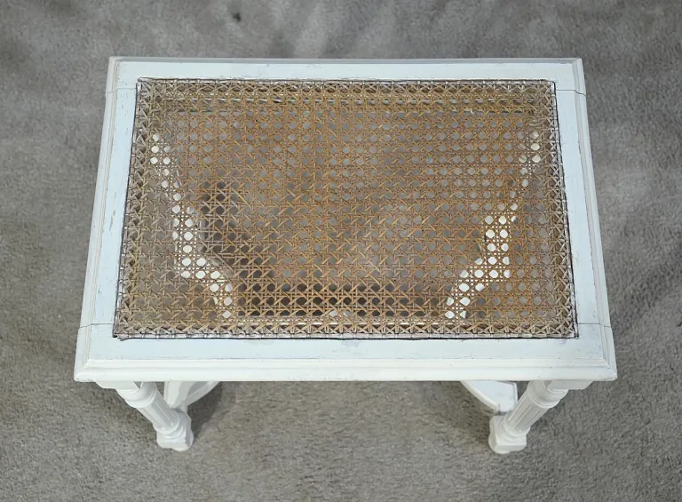 Petit Siège Rectangulaire en Bois réchampi, style Louis XVI – 1920