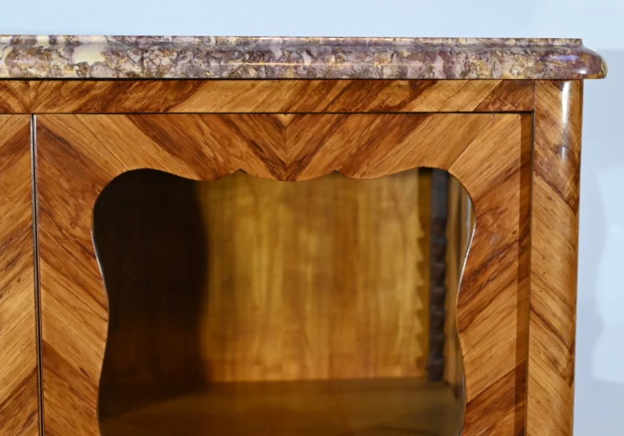 VITRINE IM LOUIS XV-STIL