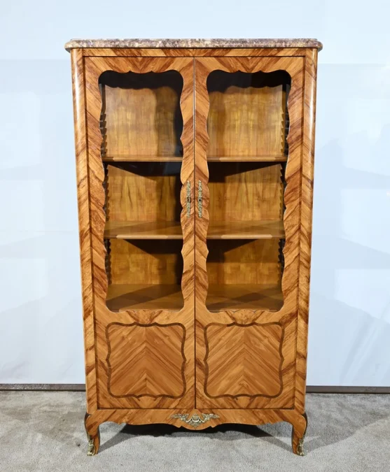 VITRINE IM LOUIS XV-STIL