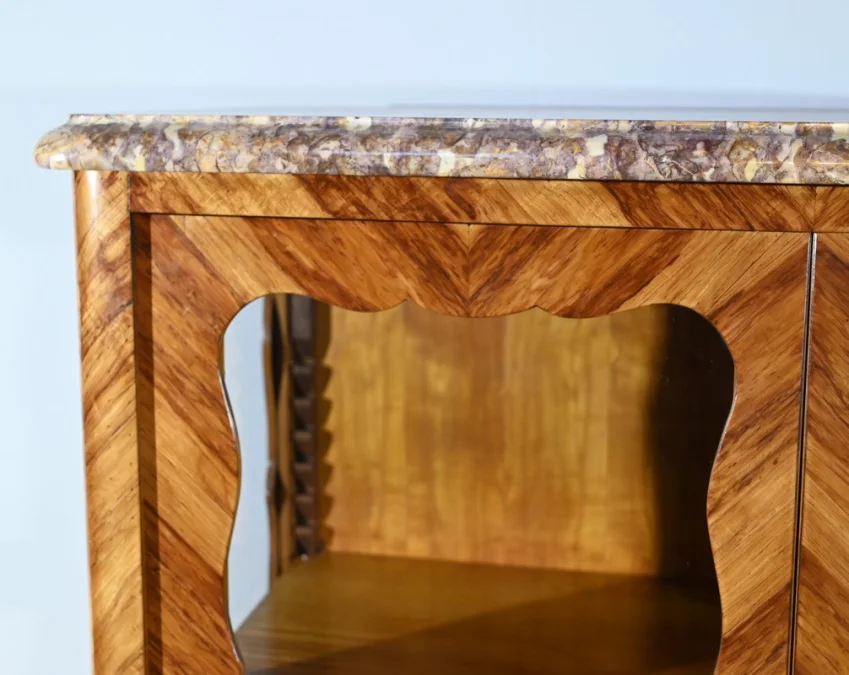 VITRINE IM LOUIS XV-STIL
