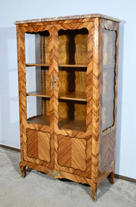 VITRINE IM LOUIS XV-STIL