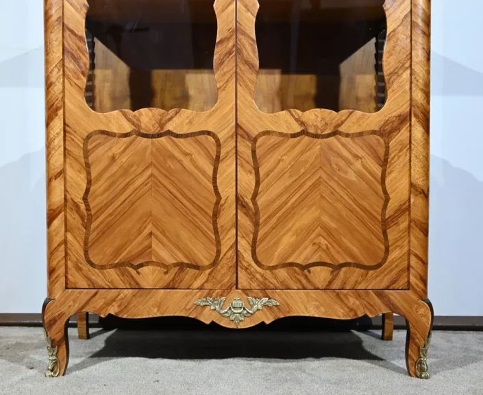 Petite Vitrine en Bois de Rose, style Louis XV – Début XXe