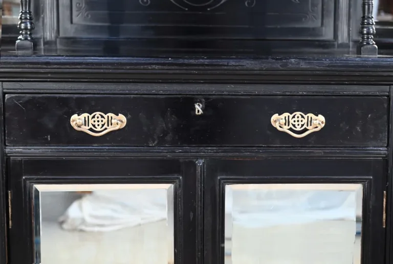 Meuble d’Entre Deux en Poirier Noirci, style Napoléon III – Fin XIXe
