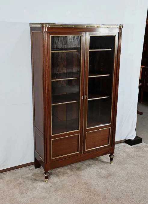 BOEKENKAST IN LOUIS XVI-STIJL