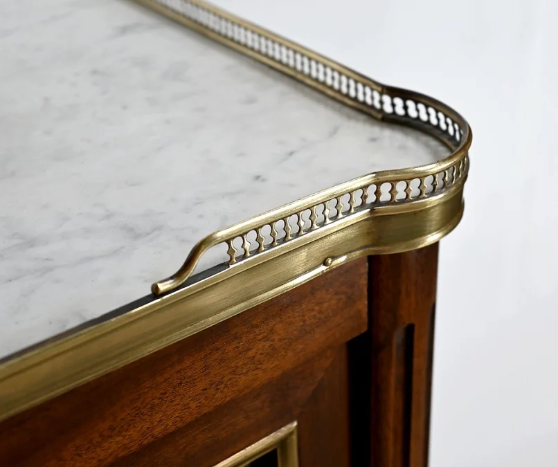 BOEKENKAST IN LOUIS XVI-STIJL