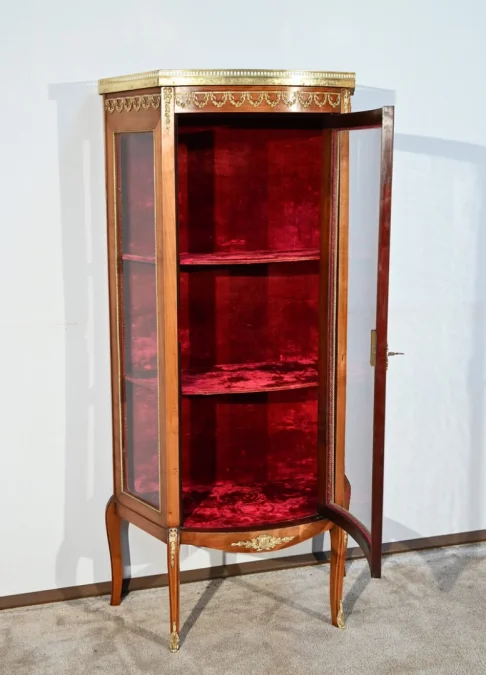 Petite Vitrine en Merisier Clair, Transition Louis XV / Louis XVI – Début XXe