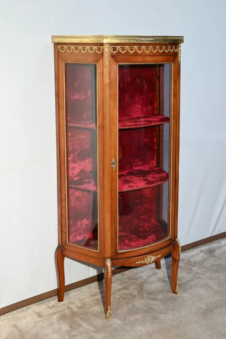 Petite Vitrine en Merisier Clair, Transition Louis XV / Louis XVI – Début XXe