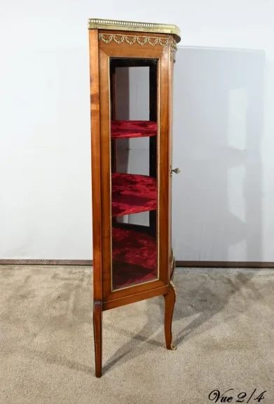 Petite Vitrine en Merisier Clair, Transition Louis XV / Louis XVI – Début XXe