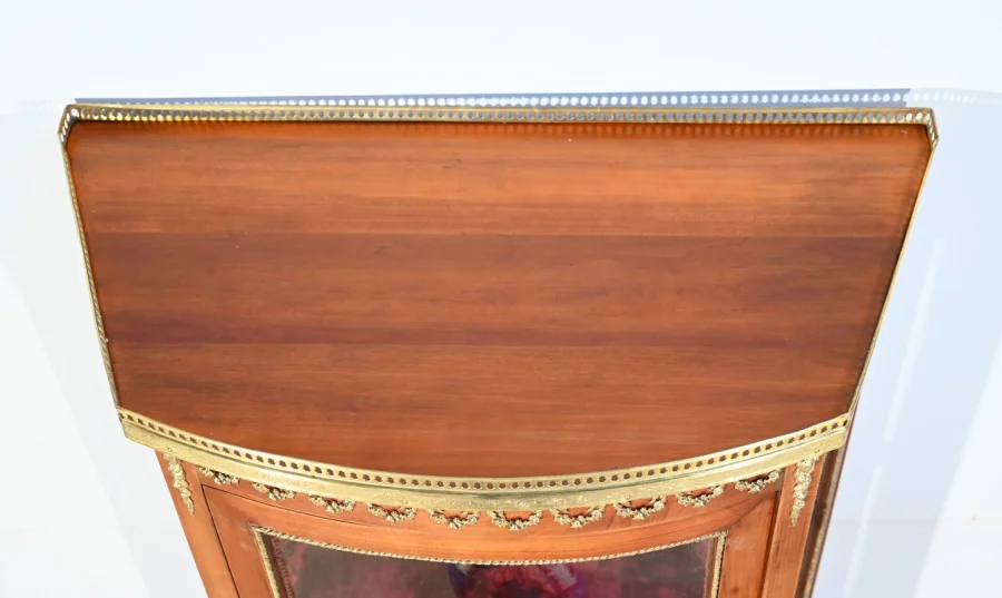Petite Vitrine en Merisier Clair, Transition Louis XV / Louis XVI – Début XXe