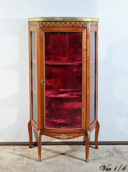 Petite Vitrine en Merisier Clair, Transition Louis XV / Louis XVI – Début XXe