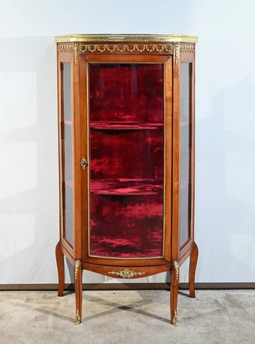 Petite Vitrine en Merisier Clair, Transition Louis XV / Louis XVI – Début XXe