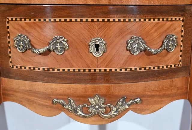 Petite Commode Demi-Lune en Bois de Rose, style Transition Louis XV/Louis XVI – 1ère Partie XXe