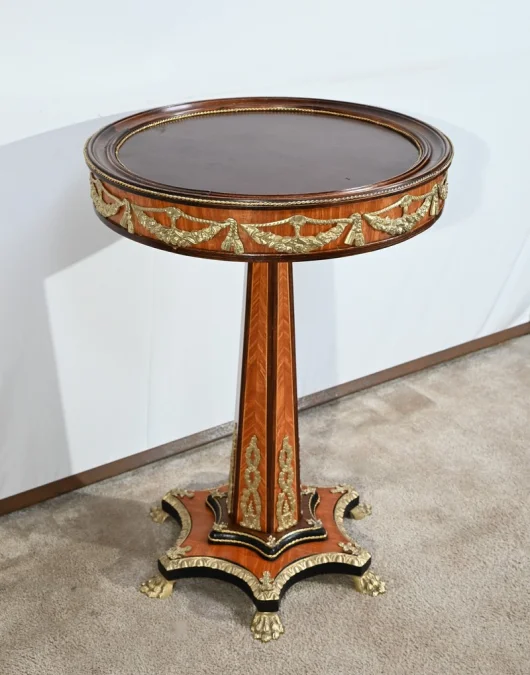 TISCH IM FRANZÖSISCHEN RESTAURATIONSSTIL
