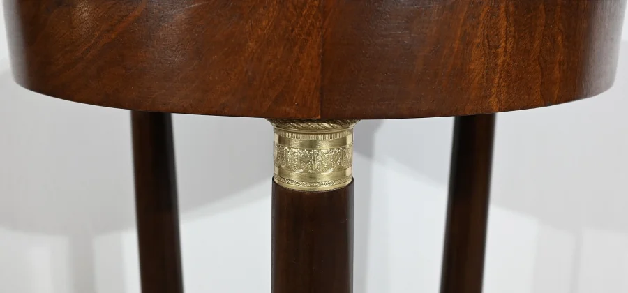 Tisch im französischen Empire-Stil