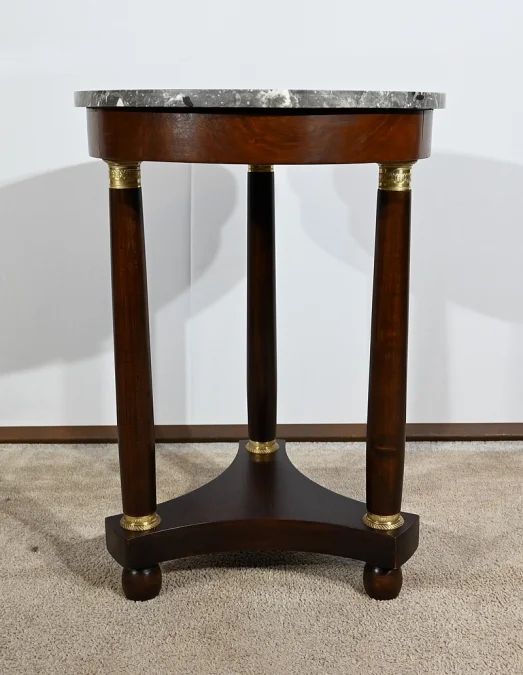 Tisch im französischen Empire-Stil