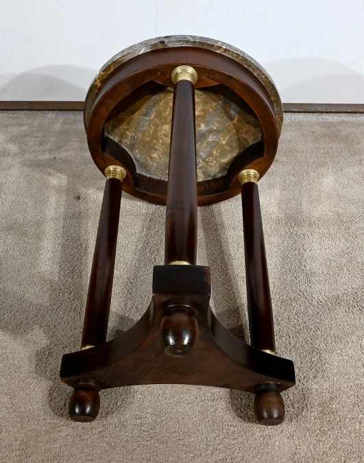 Tisch im französischen Empire-Stil