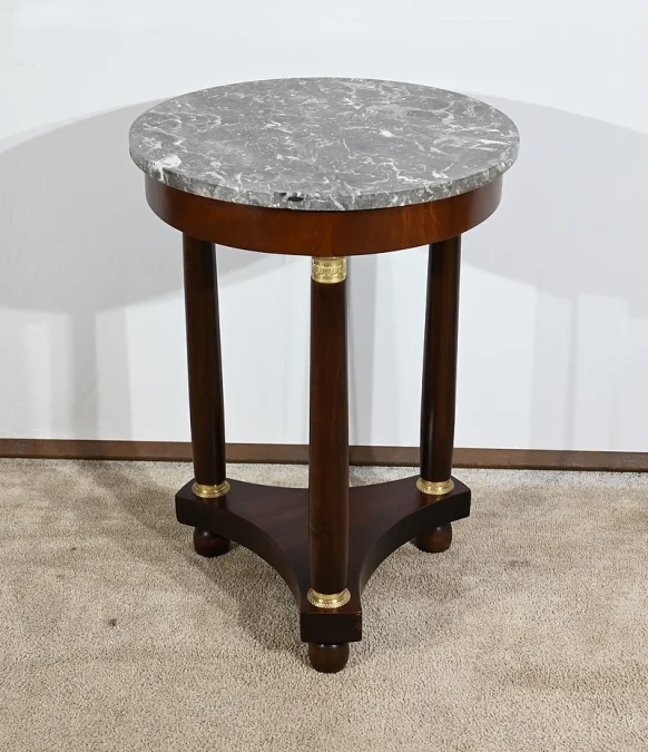 Tisch im französischen Empire-Stil