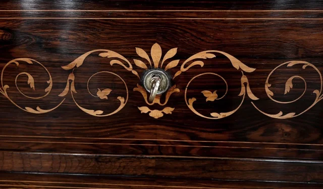 PARISIAN CHEST OF DRAWERS
