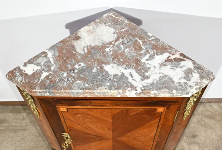 Paire d’Encoignures en Bois Précieux, époque Transition Louis XV/Louis XVI – 2ème Partie XVIIIe
