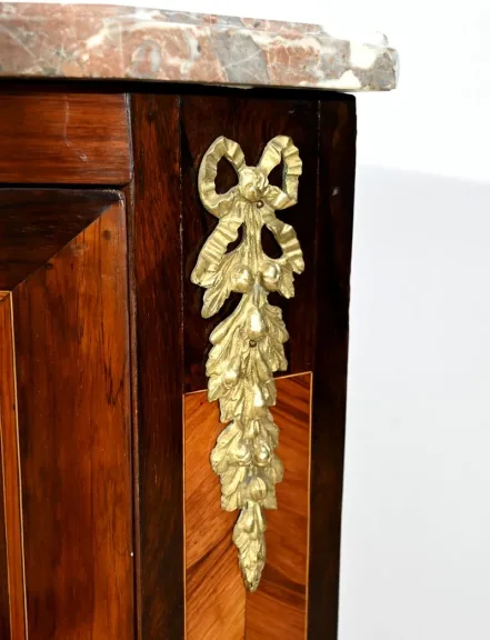 Paire d’Encoignures en Bois Précieux, époque Transition Louis XV/Louis XVI – 2ème Partie XVIIIe