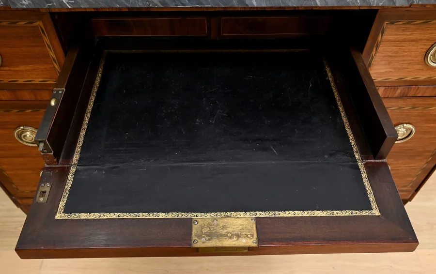 Sekretärtruhe aus der Zeit von Louis XVI