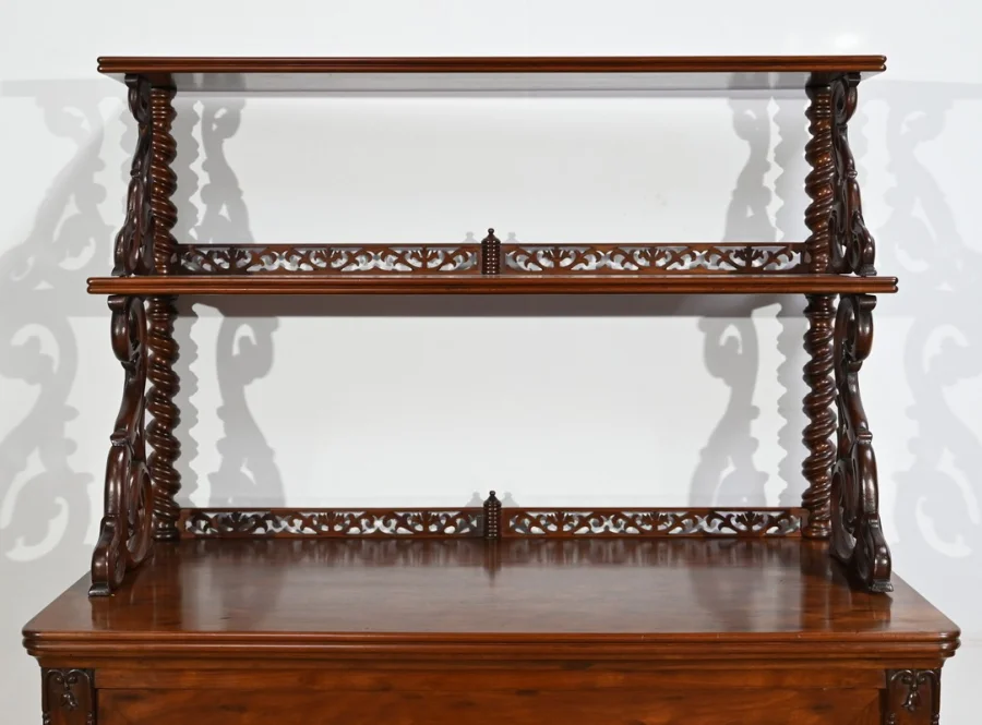 RESTAURATION PERIOD SIDETABLE