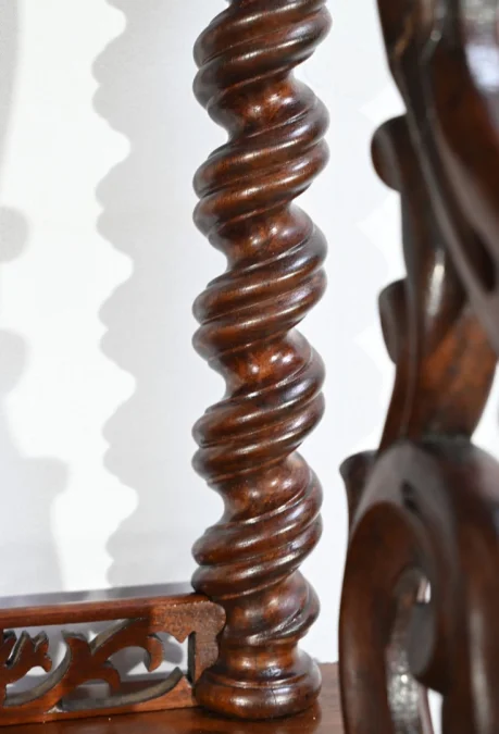 RESTAURATION PERIOD SIDETABLE