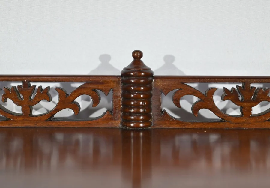 RESTAURATION PERIOD SIDETABLE
