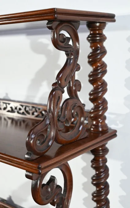RESTAURATION PERIOD SIDETABLE